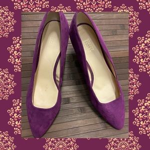 Woman’s “Simply Styled” Purple heels w/low Heel